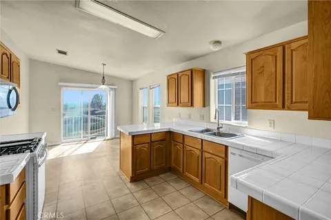 $334,900 | 2424 Sunset Ridge Drive, Rosamond, CA 93560