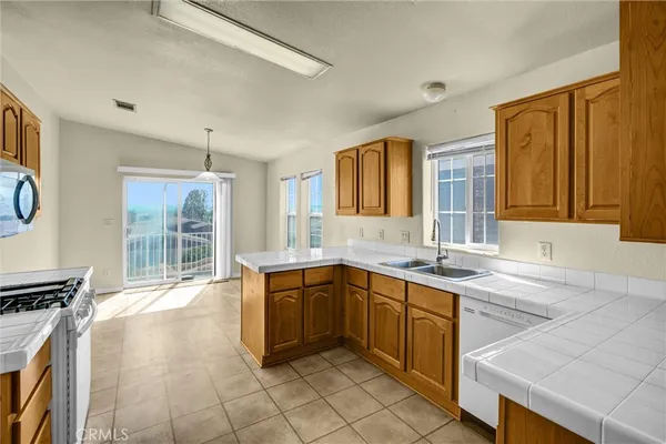 $324,900 | 2424 Sunset Ridge Drive, Rosamond, CA 93560