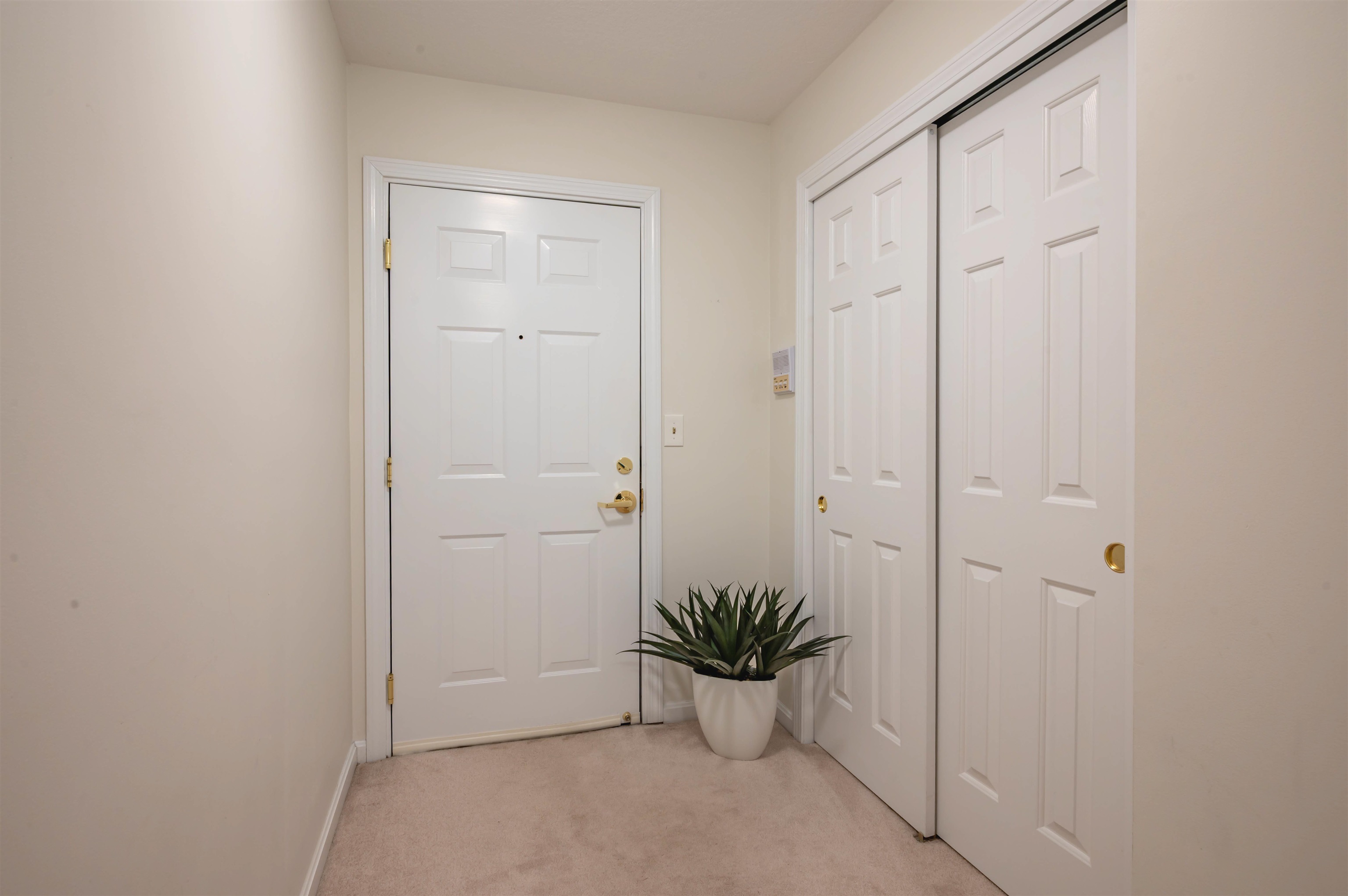 15 Lovell Street, Unit 3 Nashua, NH 03060 - Photo 4 of 25