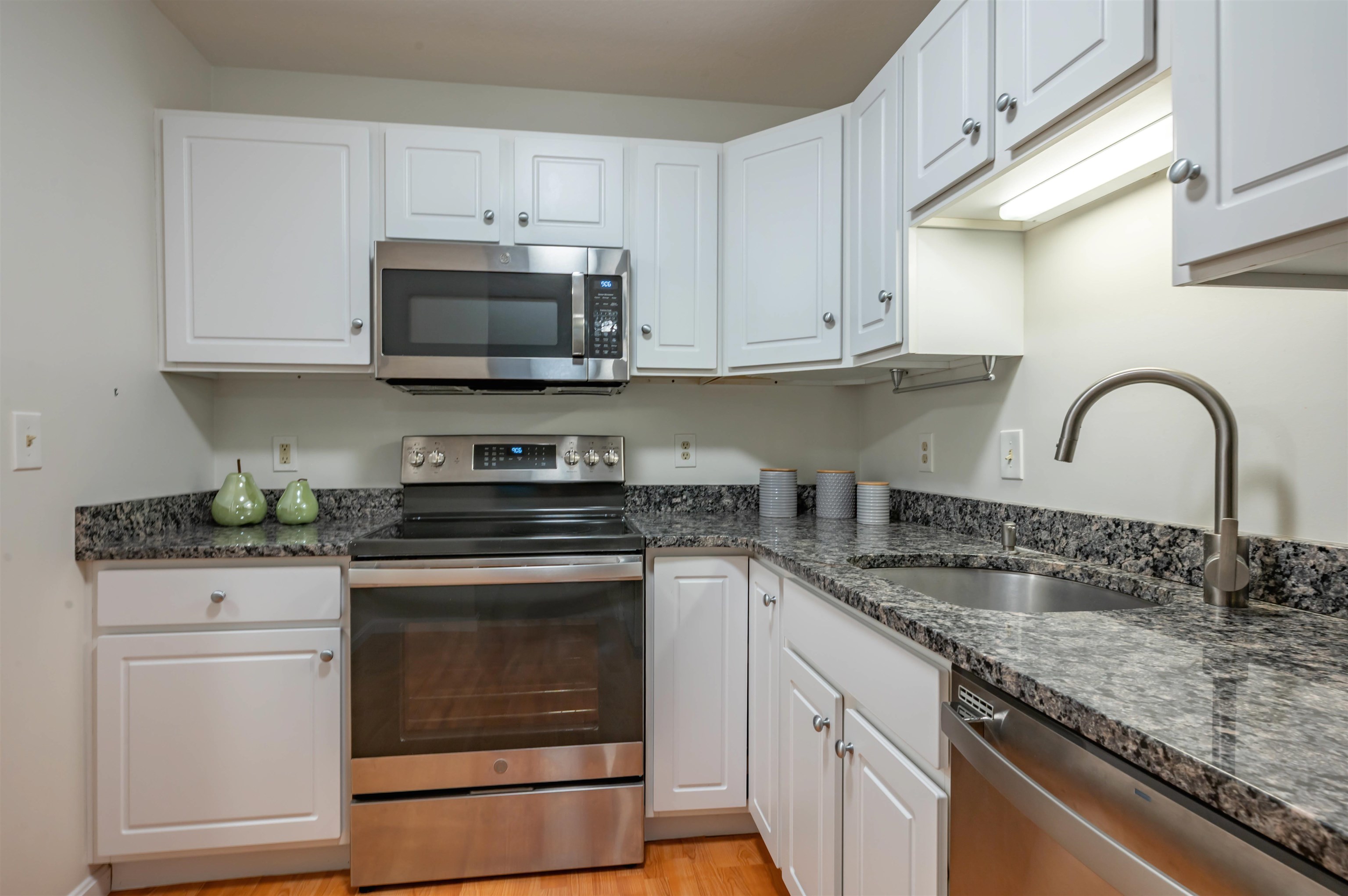 15 Lovell Street, Unit 3 Nashua, NH 03060 - Photo 7 of 25