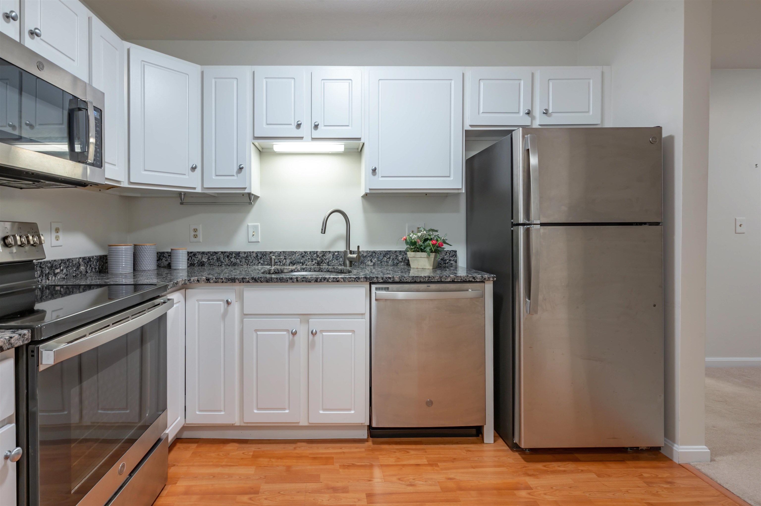 15 Lovell Street, Unit 3 Nashua, NH 03060 - Photo 8 of 25