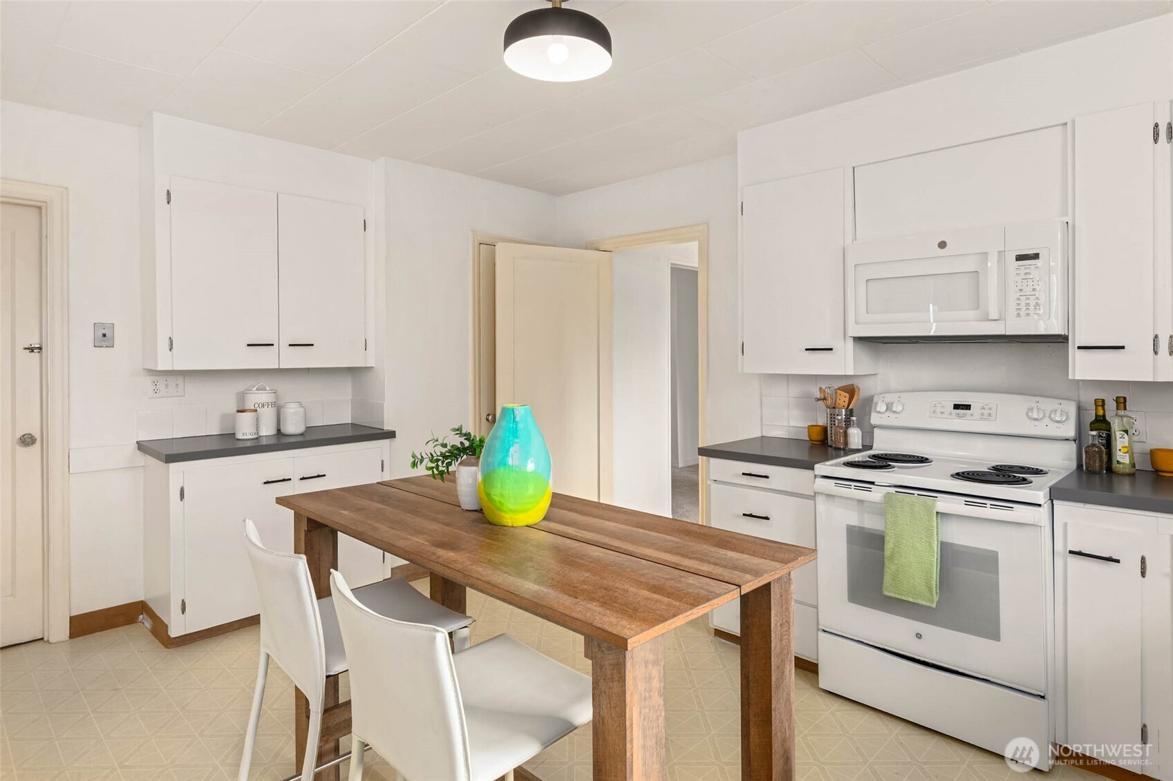 1202 Northeast 97th Street Seattle, WA 98115 - Photo 11 of 40