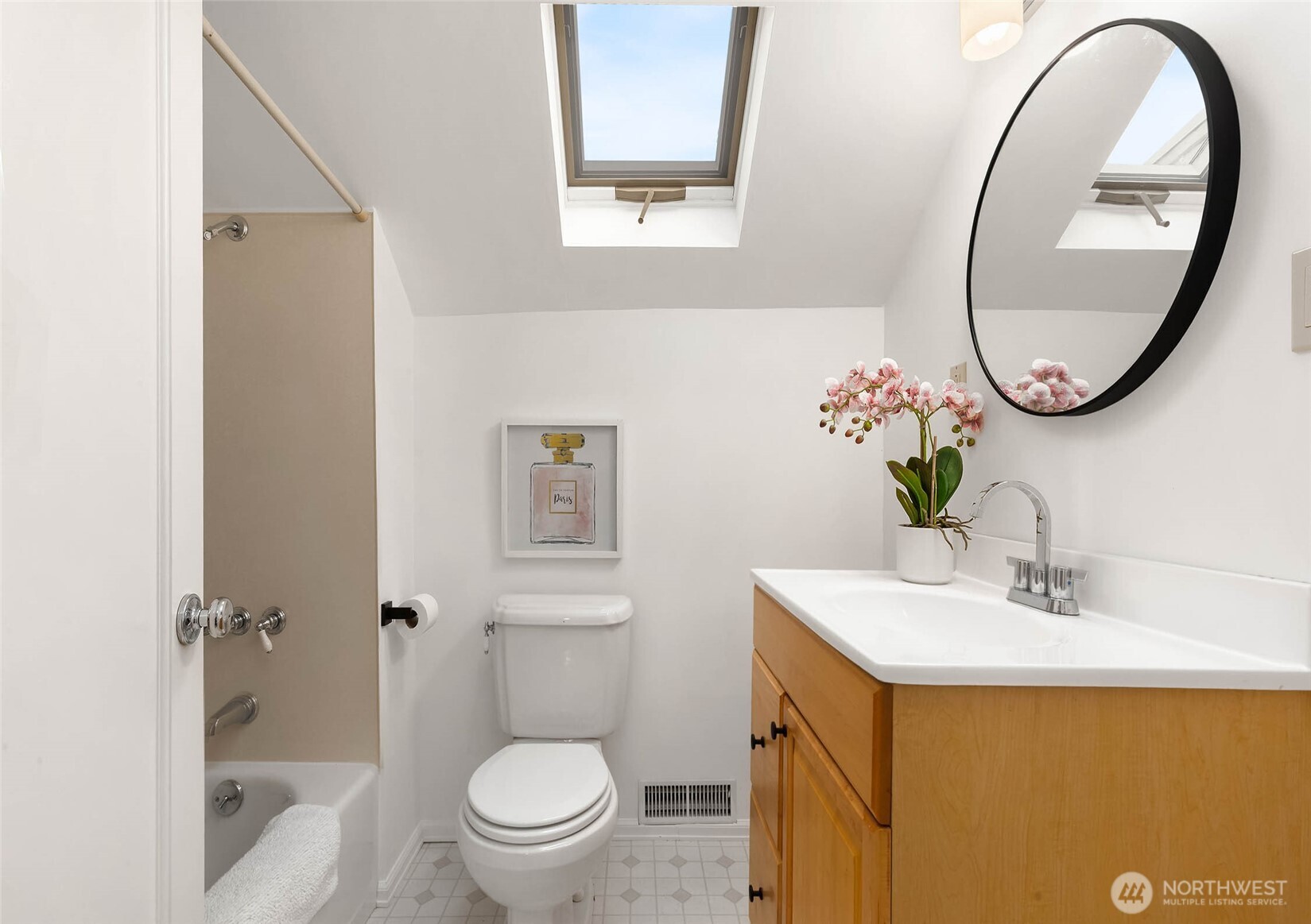 1202 Northeast 97th Street Seattle, WA 98115 - Photo 18 of 40