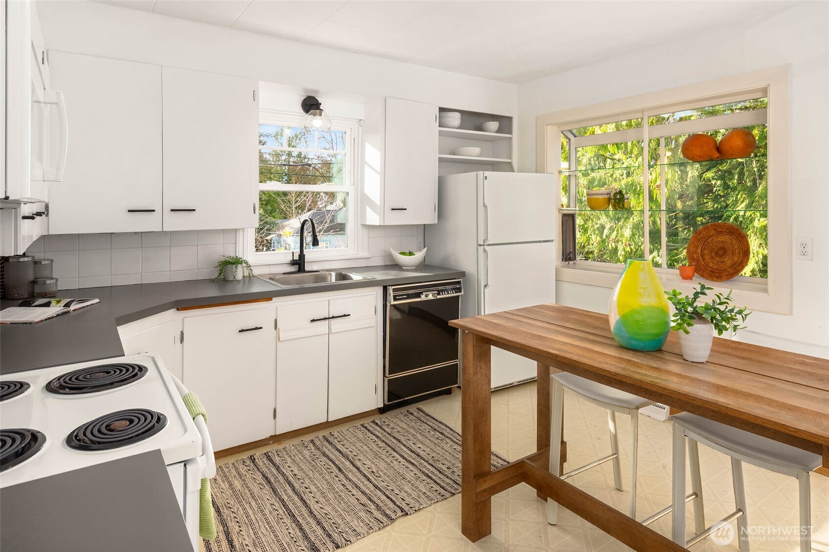 1202 Northeast 97th Street Seattle, WA 98115 - Photo 10 of 40