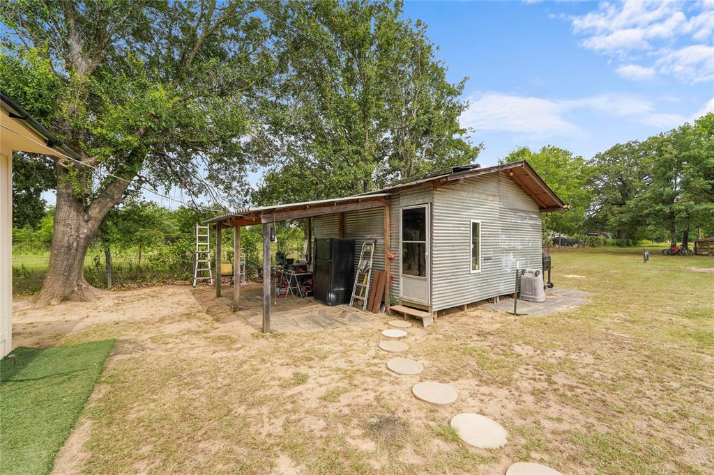 19331 Allen Ranch Road Eustace, TX 75124 - Photo 26 of 37 Workshop with electrical