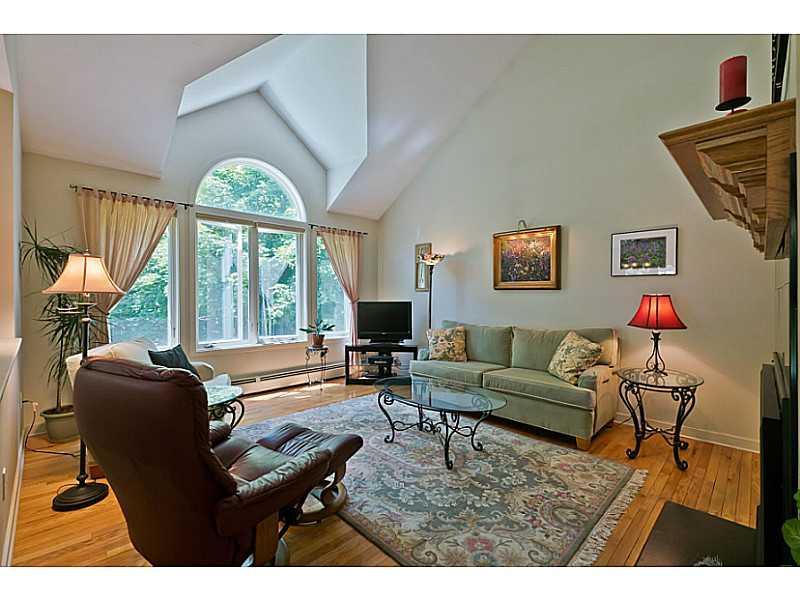 217 Bluff Road, Unit 10 Yarmouth, ME 04096 - Photo 7 of 21 Living Room.