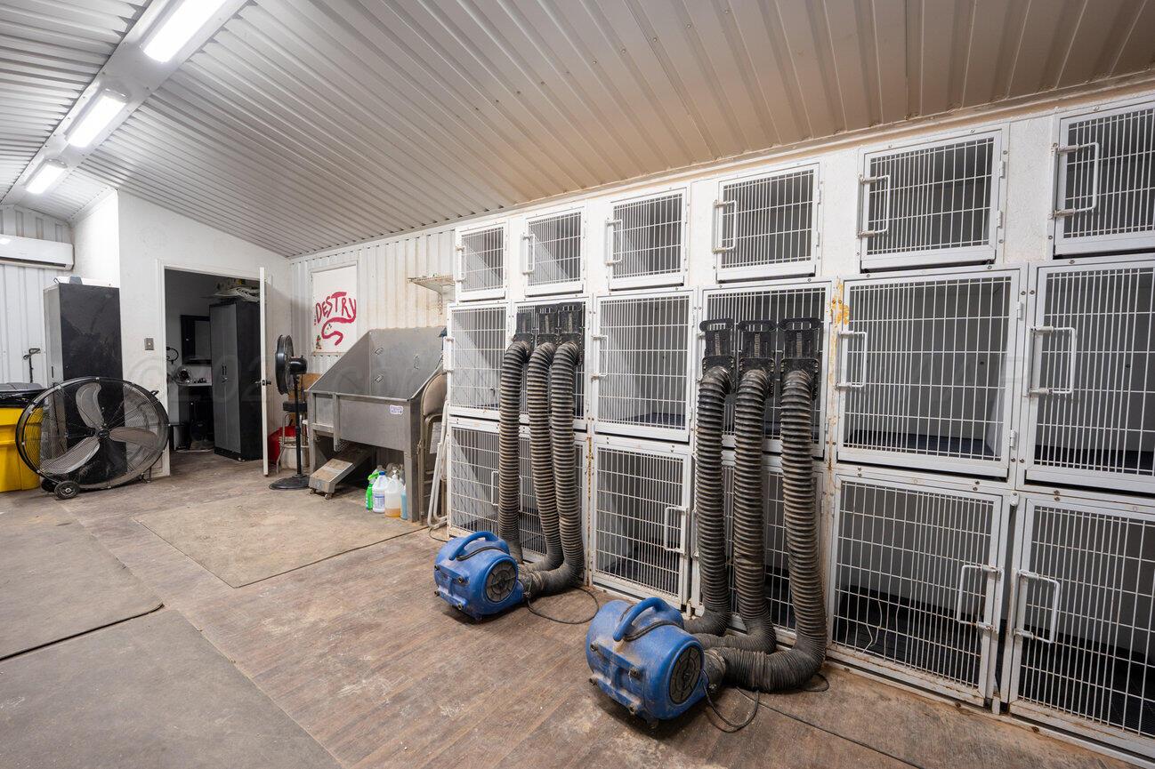 693 County Road 24 Muleshoe, TX 79347 - Photo 52 of 98 Grooming Area