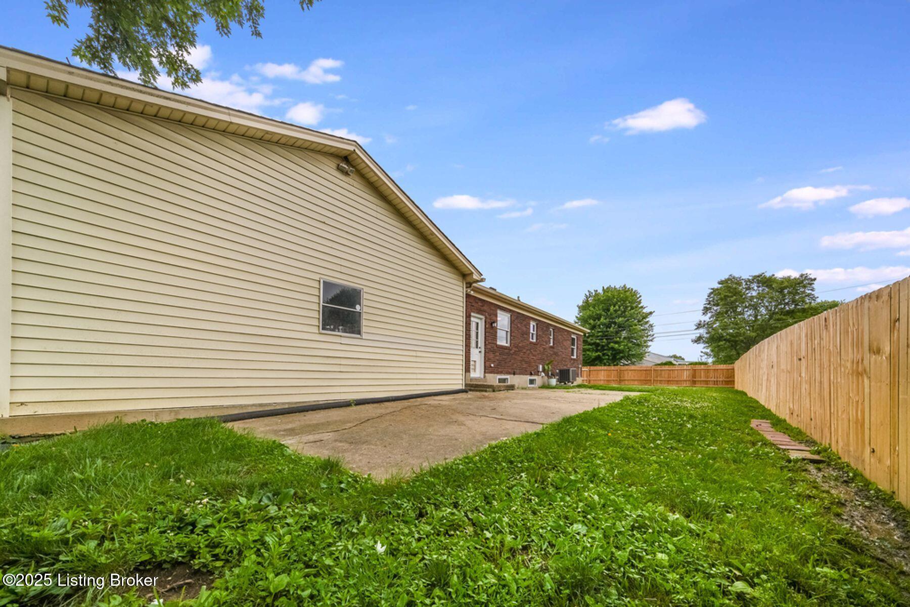 11311 Angelina Road Louisville, KY 40229 - Photo 26 of 35 photo_online_027