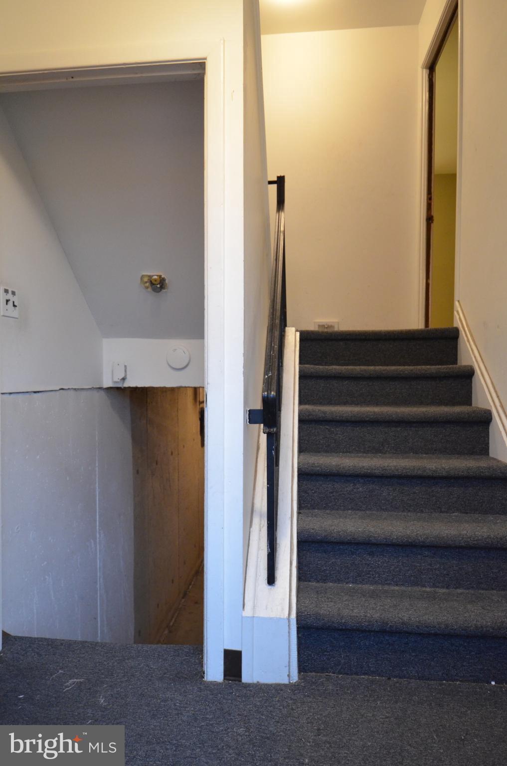 8528 Verree Road Philadelphia, PA 19111 - Photo 3 of 47 Main Common Entrance - Basement and Garage access