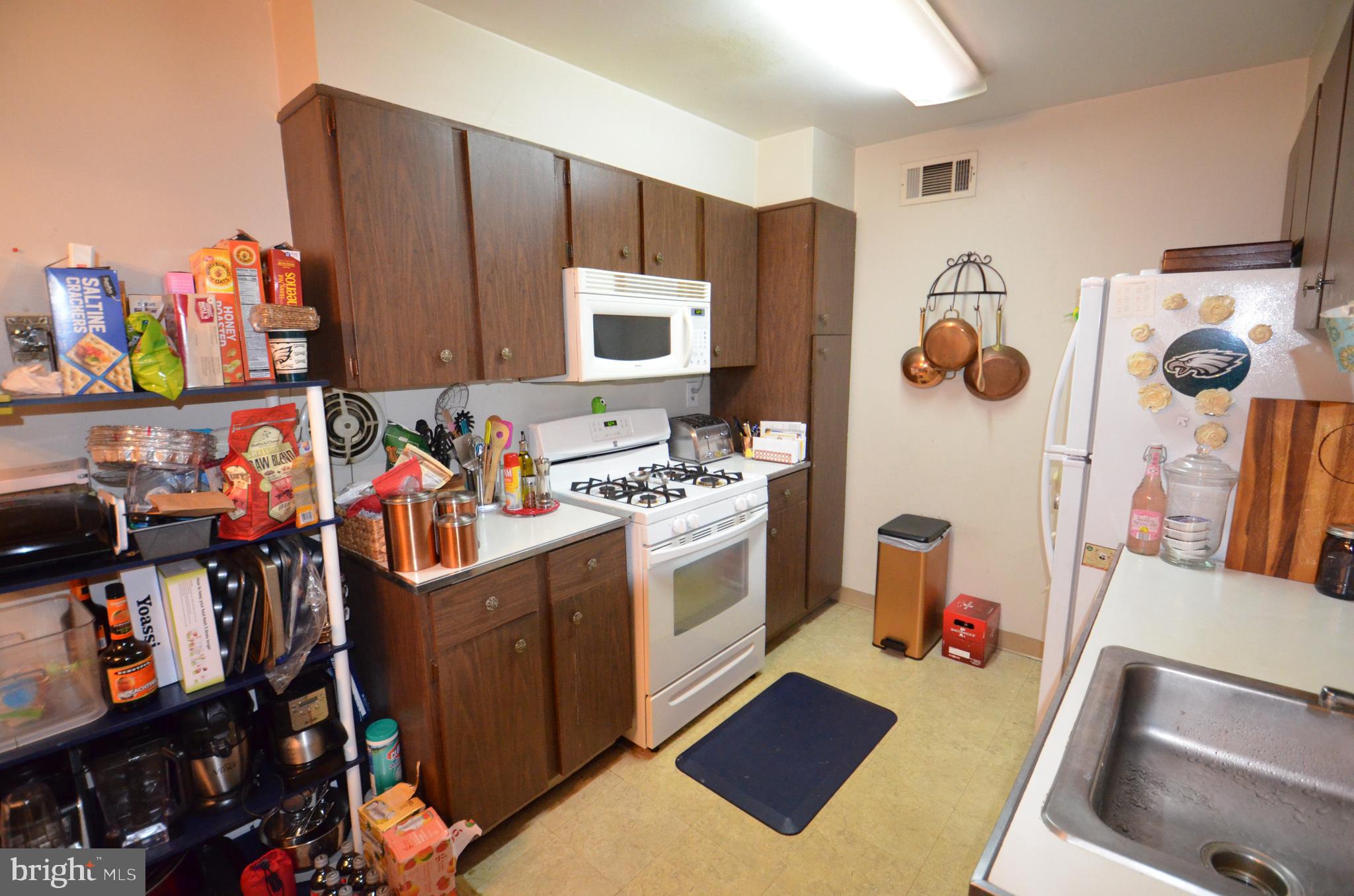 8528 Verree Road Philadelphia, PA 19111 - Photo 26 of 47 Unit 2 - Kitchen; Gas Stove/Oven & Built-in Micro
