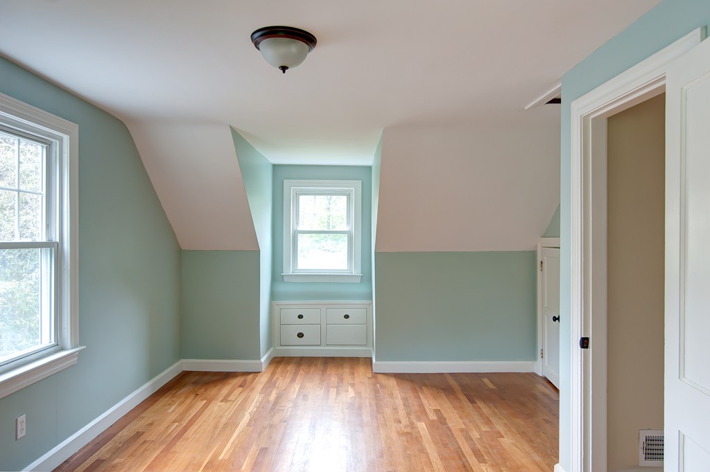 112 Wallace Road Sturbridge, MA 01566 - Photo 26 of 30 an empty room with windows