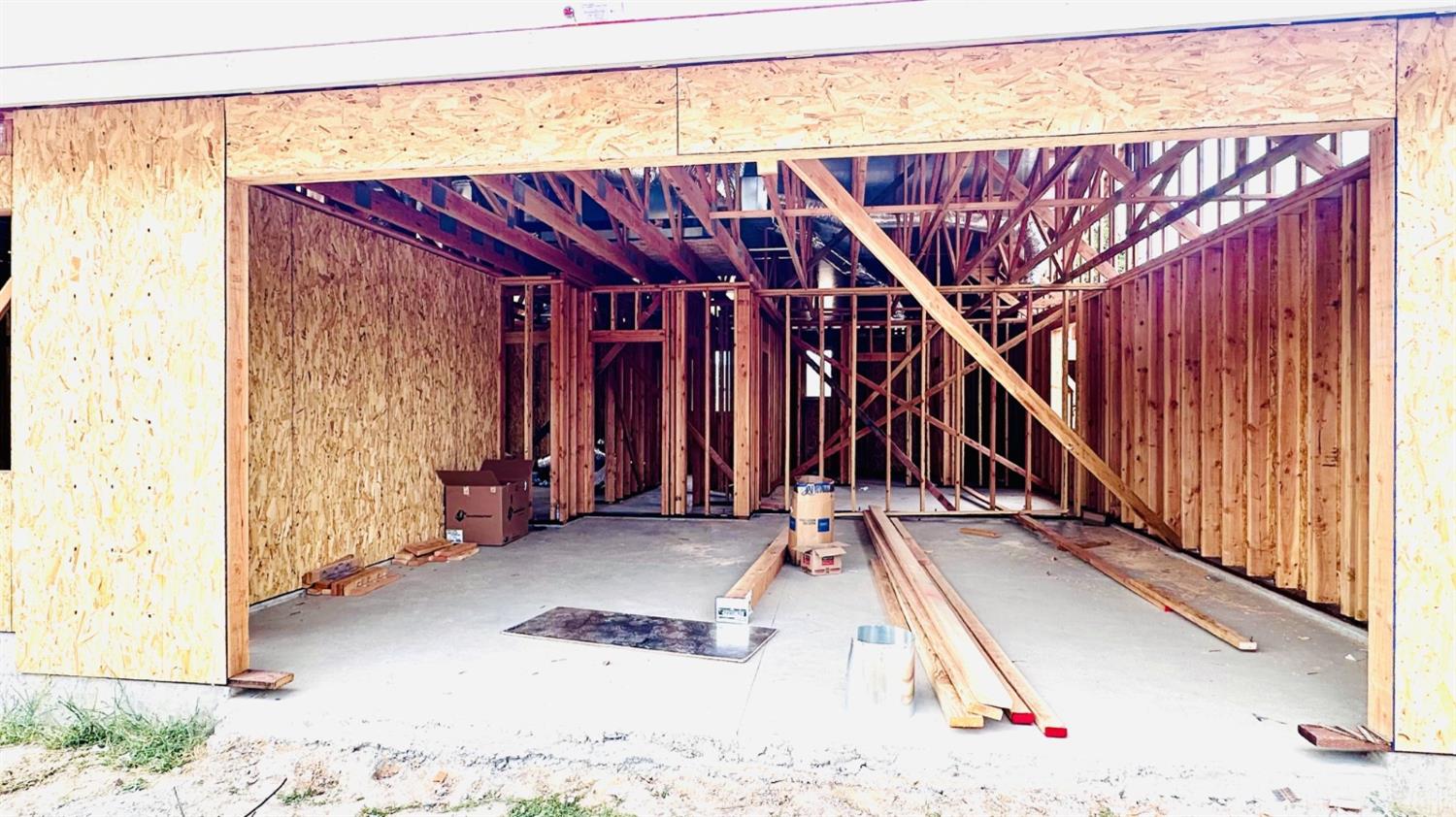 2098 Quail Hill Road Copperopolis, CA 95228 - Photo 4 of 25 Two car garage in home