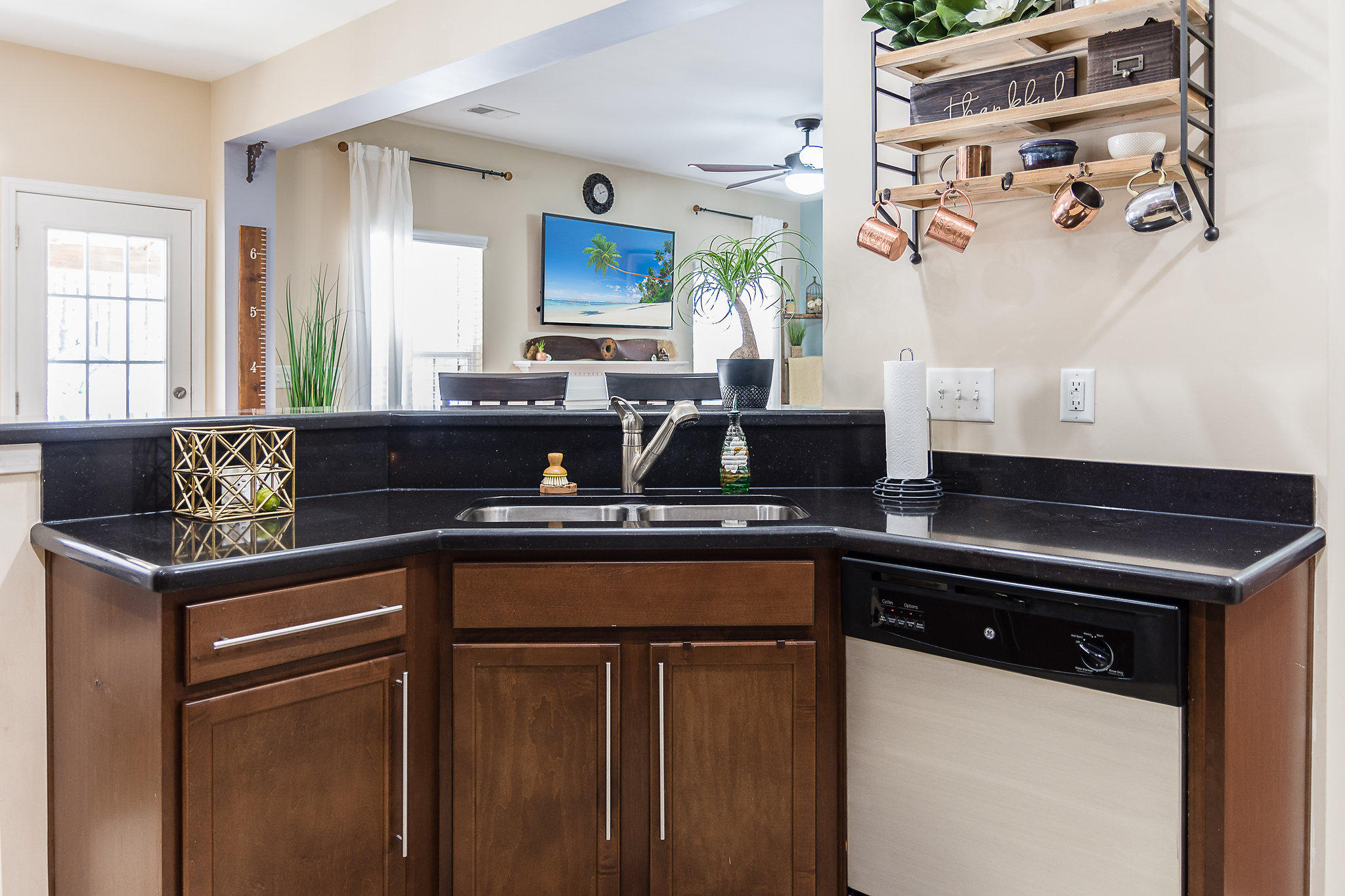 227 Overcup Loop Summerville, SC 29486 - Photo 11 of 37 Kitchen Bar