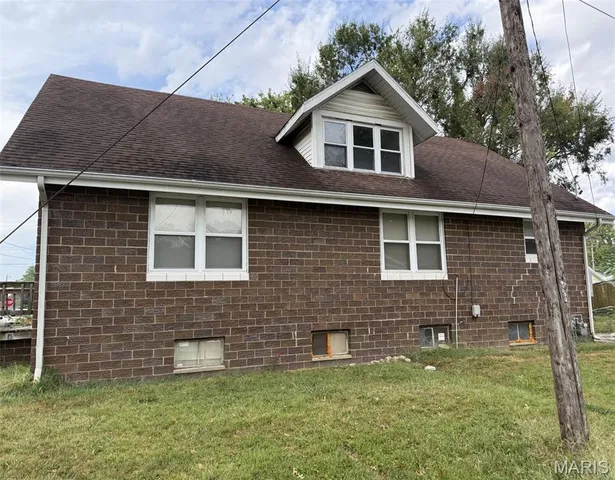 $79,000 | 1529 West Main Street, Vandalia, IL 62471