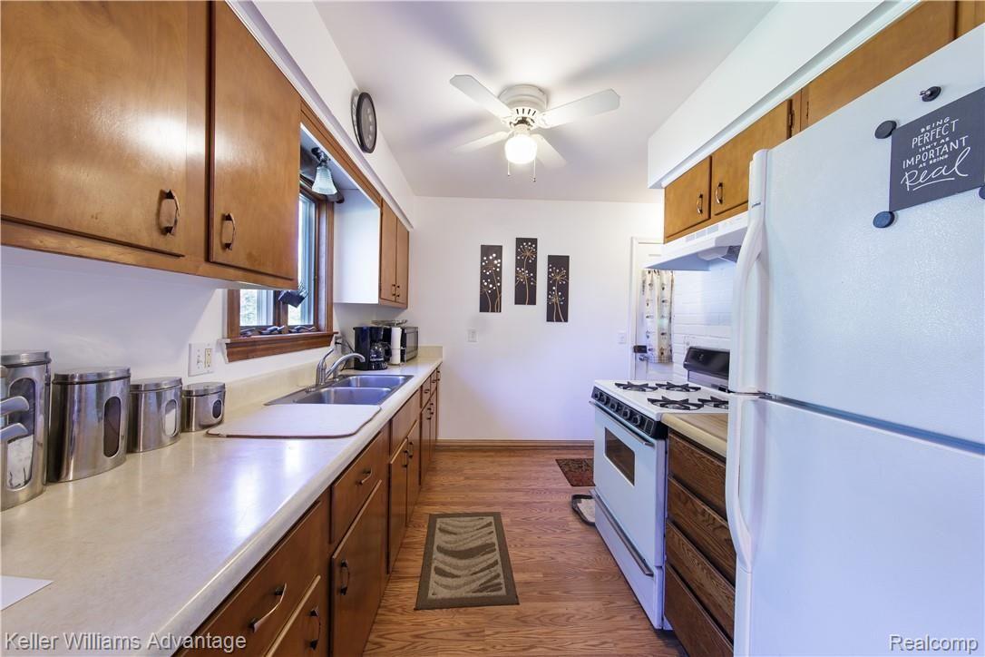 Irish Rd_3496_Kitchen_03.jpg