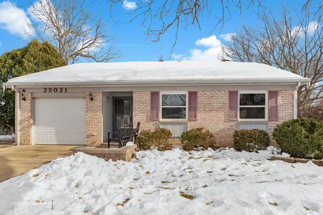 $341,999 | 2S021 Lexington Court, Warrenville, IL 60555