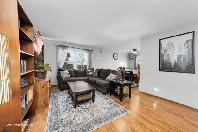 $341,999 | 2S021 Lexington Court, Warrenville, IL 60555