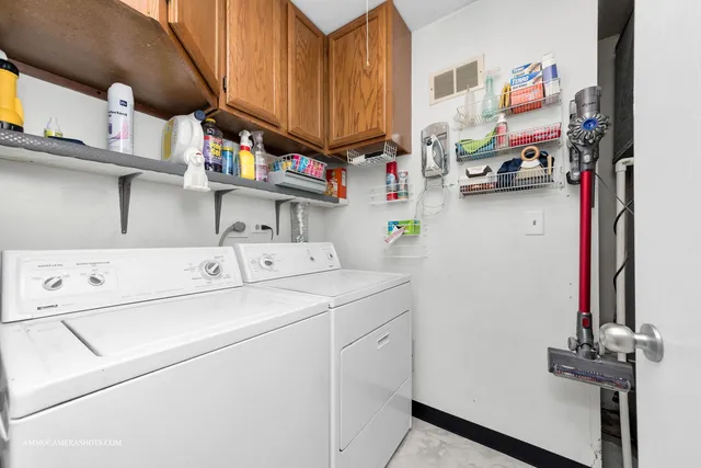 $341,999 | 2S021 Lexington Court, Warrenville, IL 60555