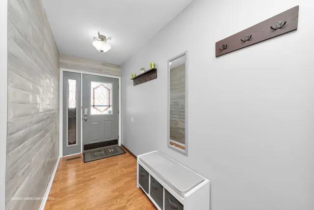 $341,999 | 2S021 Lexington Court, Warrenville, IL 60555