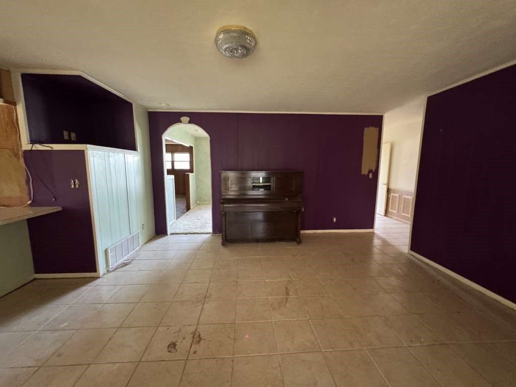 104 East 19th Street Littlefield, TX 79339 - Photo 17 of 19 a large room with closet and windows