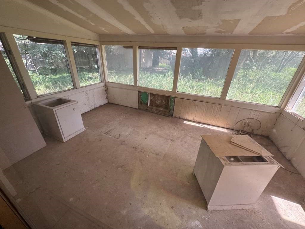 104 East 19th Street Littlefield, TX 79339 - Photo 18 of 19 a view of a room with a large window