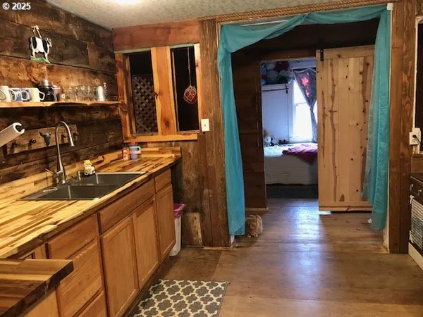 $285,000 | 150 East Franklin Avenue, Dayville, OR 97825