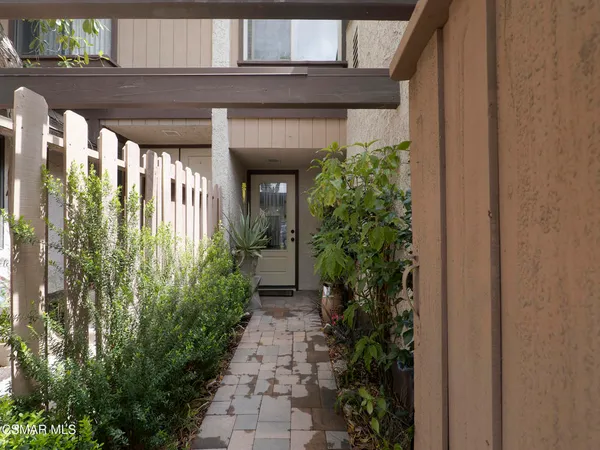 $530,000 | 24829 Apple Street, Unit E, Newhall, CA 91321