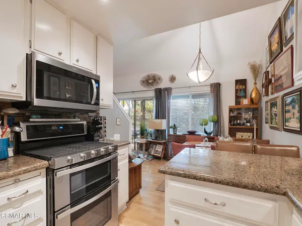 $530,000 | 24829 Apple Street, Unit E, Newhall, CA 91321