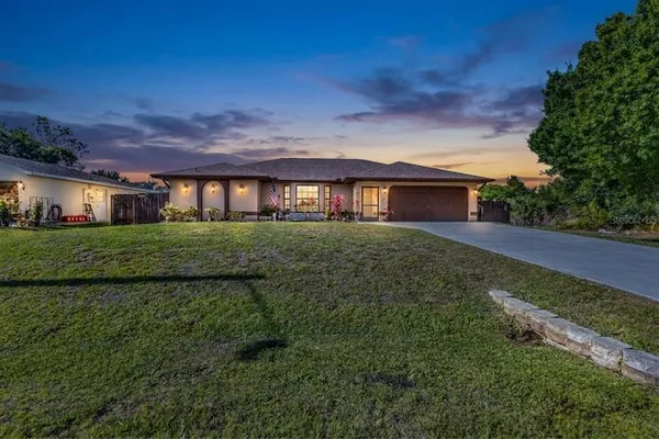 a view of house with a big yard