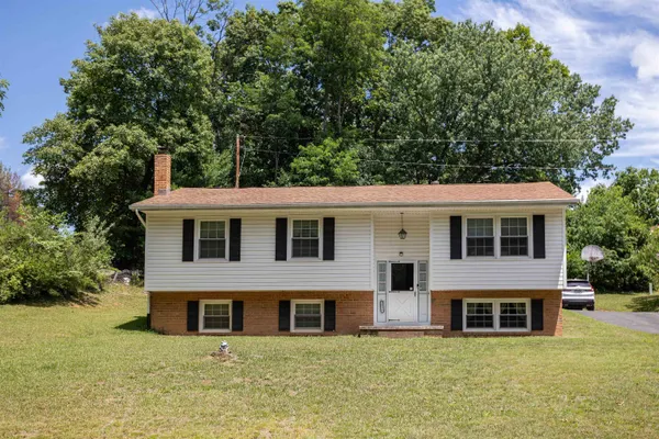 $300,000 | 2513 Knollwood Drive, Staunton, VA 24401