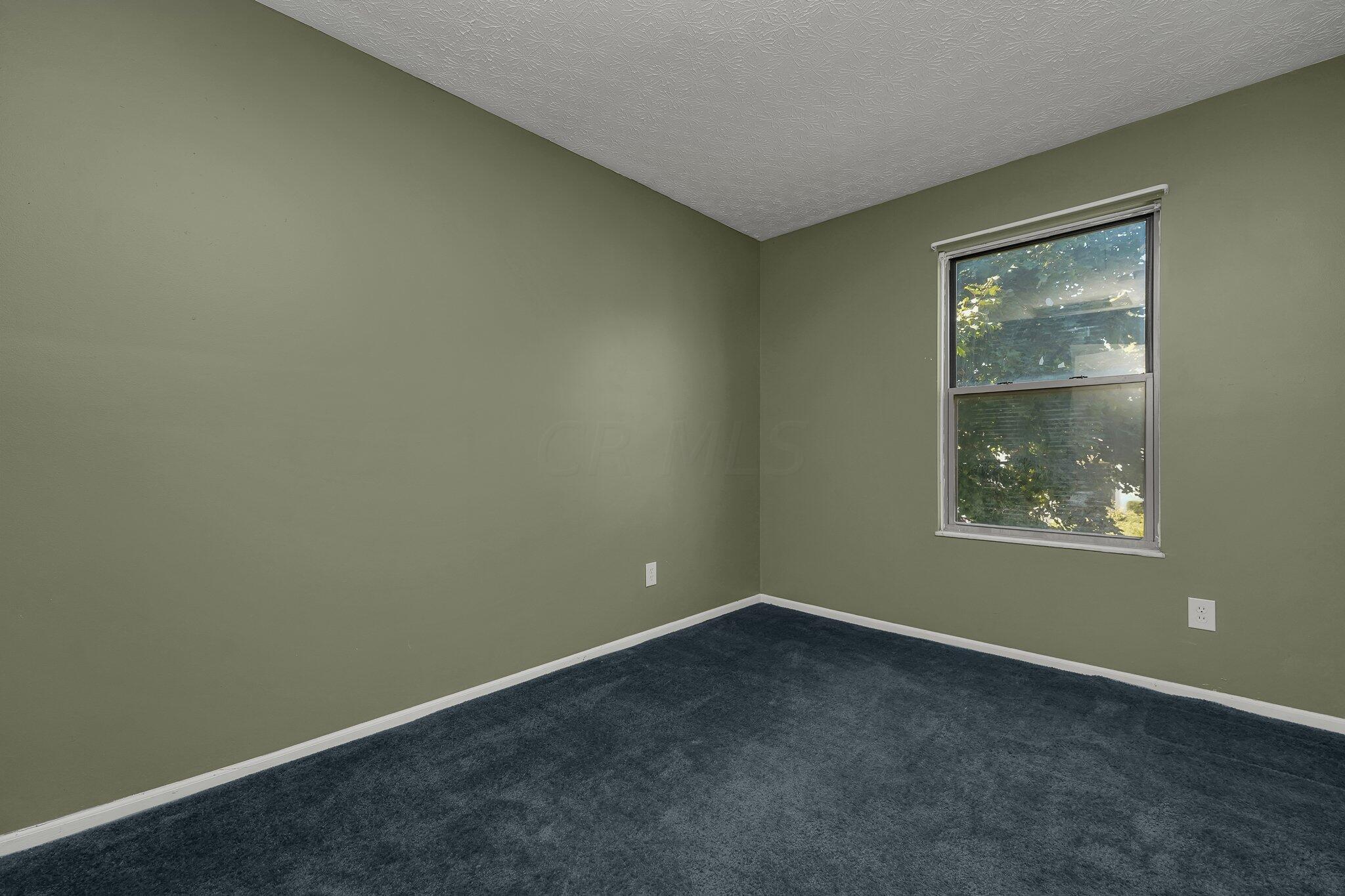 2718 Raphael Drive Columbus, OH 43232 - Photo 27 of 33 2-web-or-mls-2718-raphael-dr