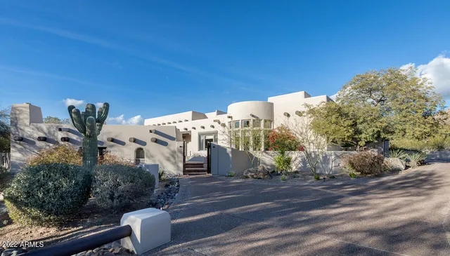 a view of a outdoor space with plants