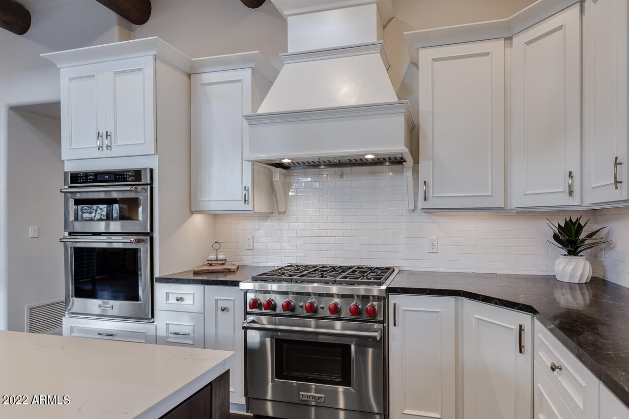 10801 East Happy Valley Road, Unit 74 Scottsdale, AZ 85255 - Photo 16 of 27 a kitchen with cabinets and appliances