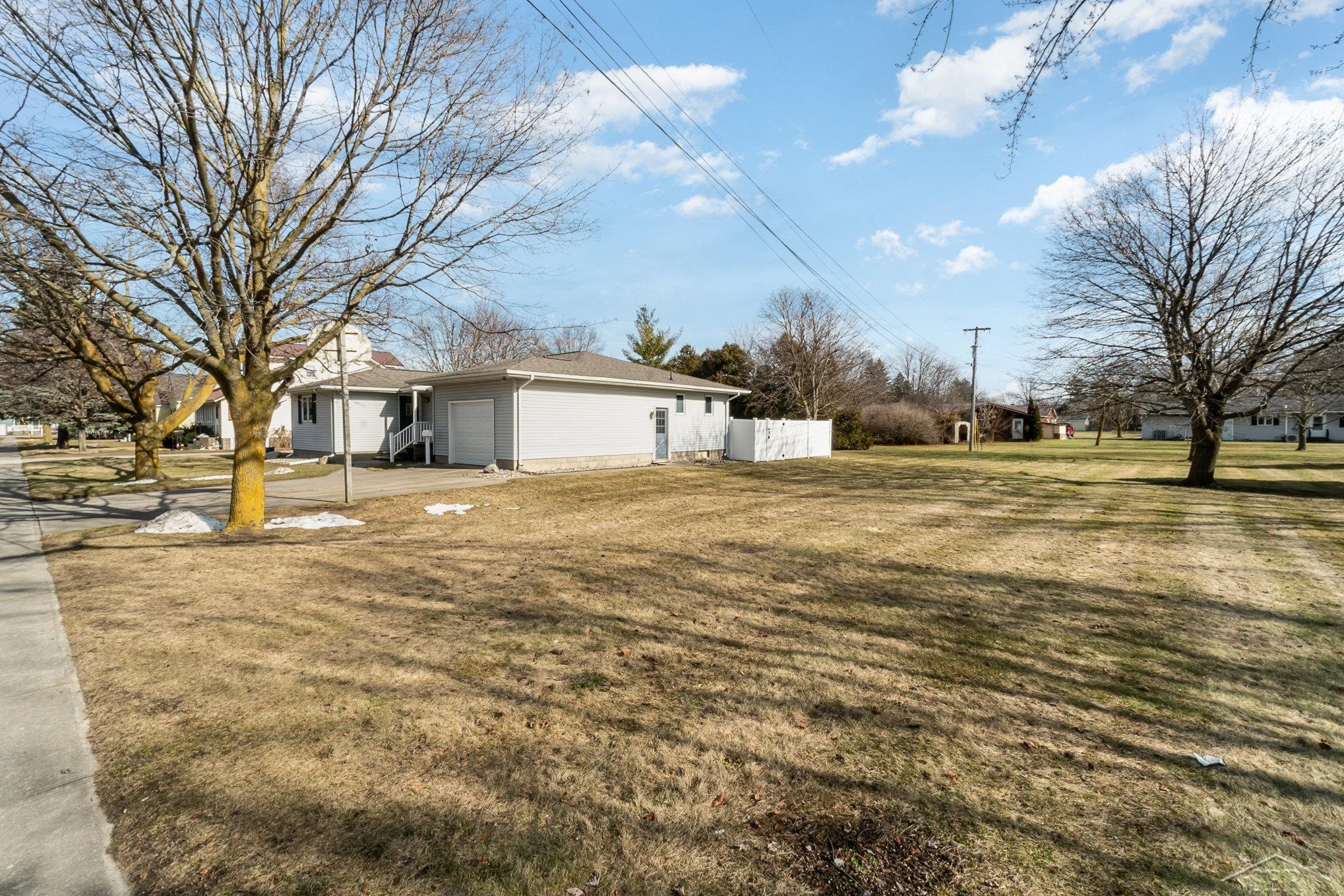 39 Auch Street Sebewaing, MI 48759 - Photo 26 of 27 50135501-33ad89ce-18e9-47a0-9592-b2fcdc296b25.JPG