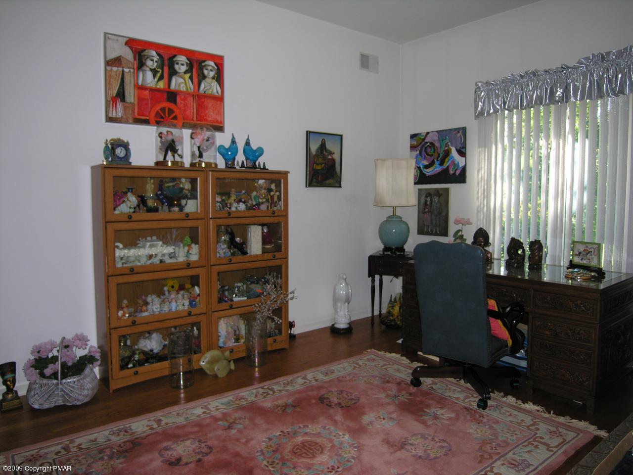 2109 Ridge Road Stroudsburg, PA 18360 - Photo 18 of 18 1st. Floor Bedroom