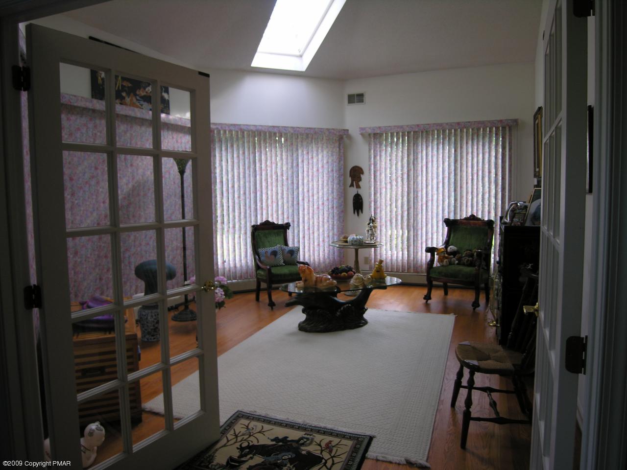 2109 Ridge Road Stroudsburg, PA 18360 - Photo 8 of 18 Sun Room