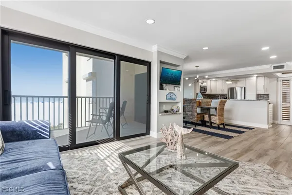 $699,000 | 6662 Estero Boulevard, Unit 308, Fort Myers Beach, FL 33931