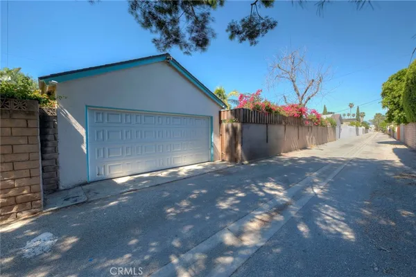 a view of a house with a yard and garage