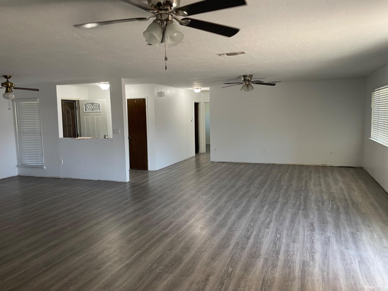 1077 Raymond Road Hanford, CA 93230 - Photo 5 of 13 Gallery Image 5
