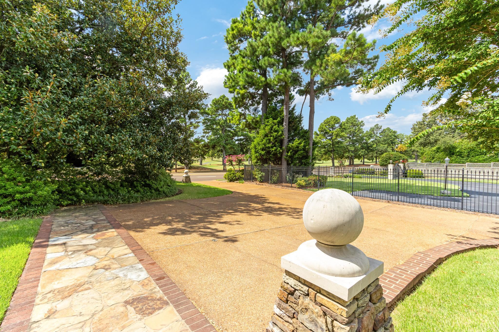 3790 Walnut Grove Road Memphis, TN 38111 - Photo 3 of 40