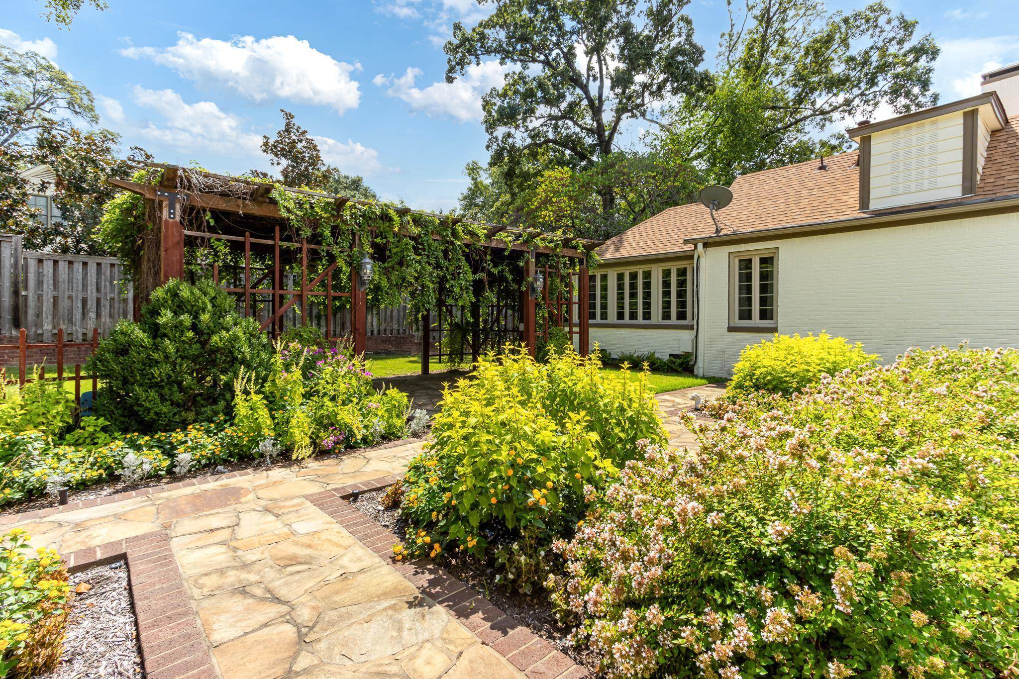 3790 Walnut Grove Road Memphis, TN 38111 - Photo 8 of 40