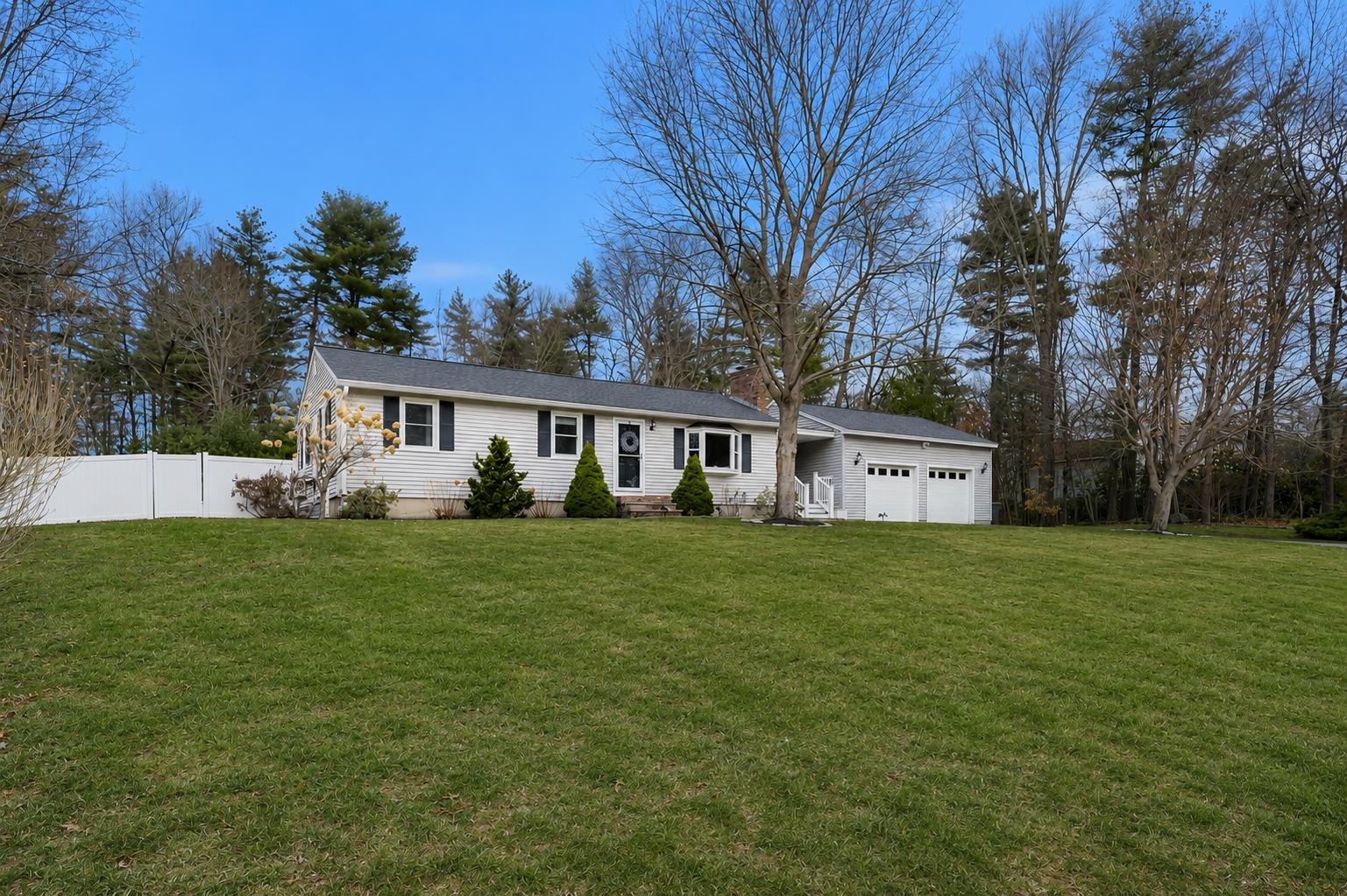 5 Falcon Drive Pelham, NH 03076 - Photo 3 of 41