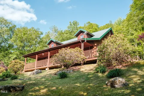 $424,900 | 2266 Sugar Mountain Drive, Unit 1, Banner Elk, NC 28604