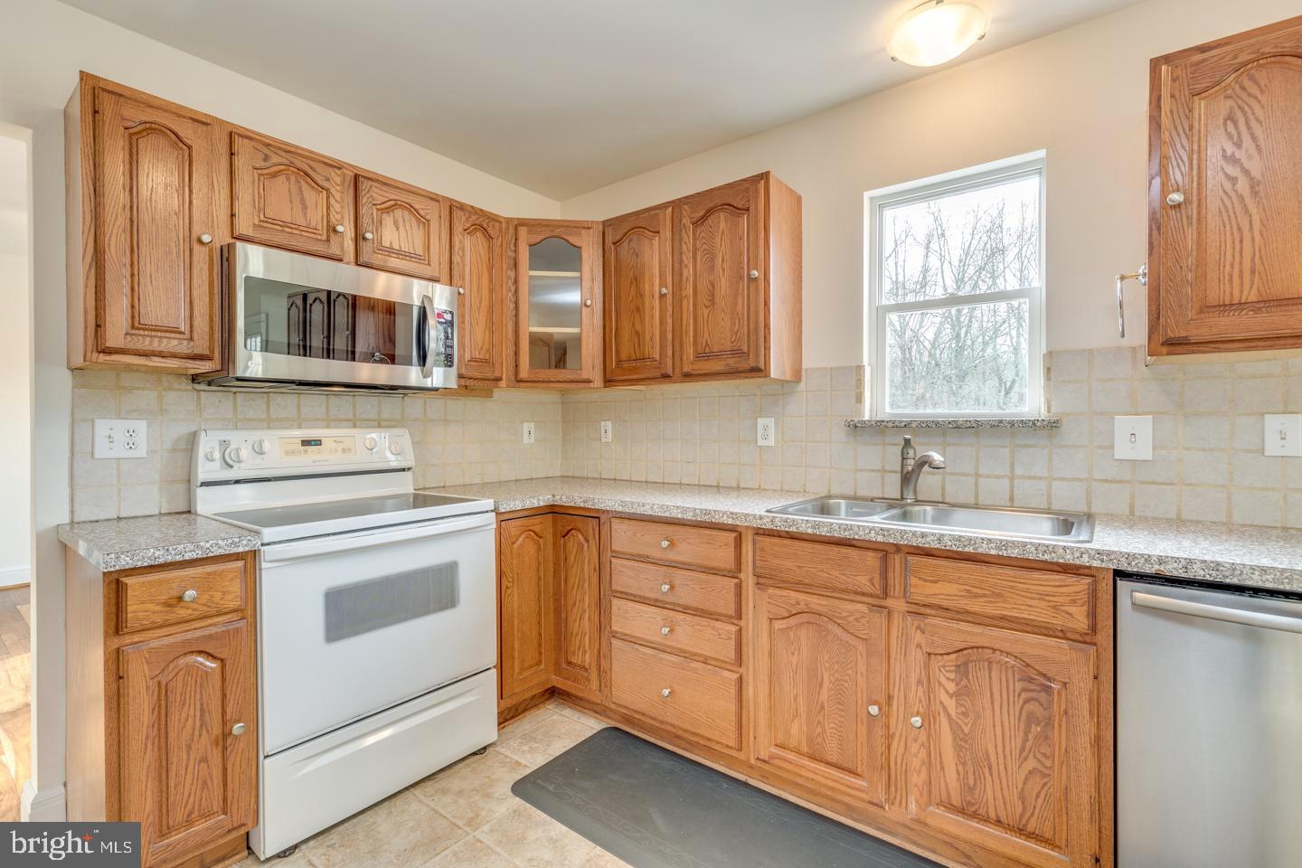 136 Dutch Road Marlton, NJ 08053 - Photo 13 of 52 Spacious Eat In Kitchen with with breakfast bar