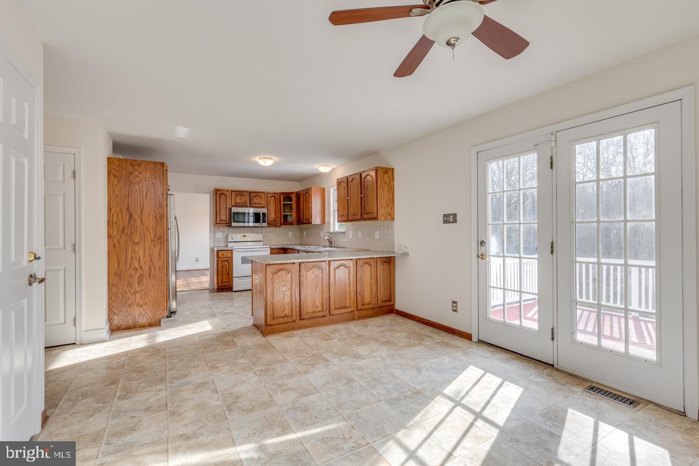 136 Dutch Road Marlton, NJ 08053 - Photo 16 of 52 Eat In Kitchen with with breakfast bar area