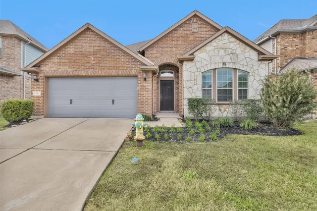 $400,000 | 141 Saddle Drive, Jersey Village, TX 77065