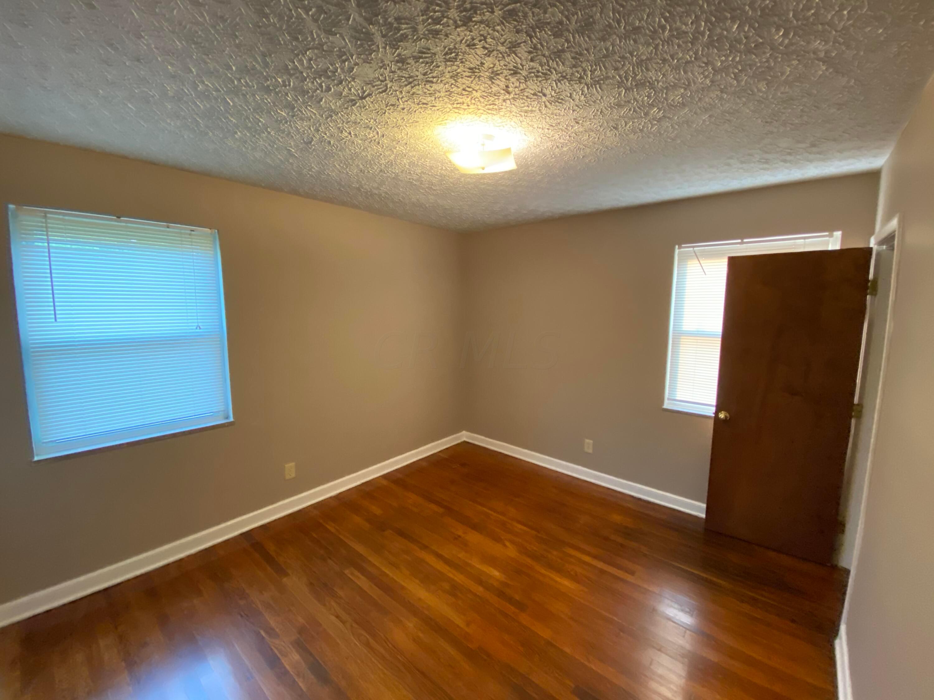219 North James Road Columbus, OH 43213 - Photo 2 of 6 IMG_0438