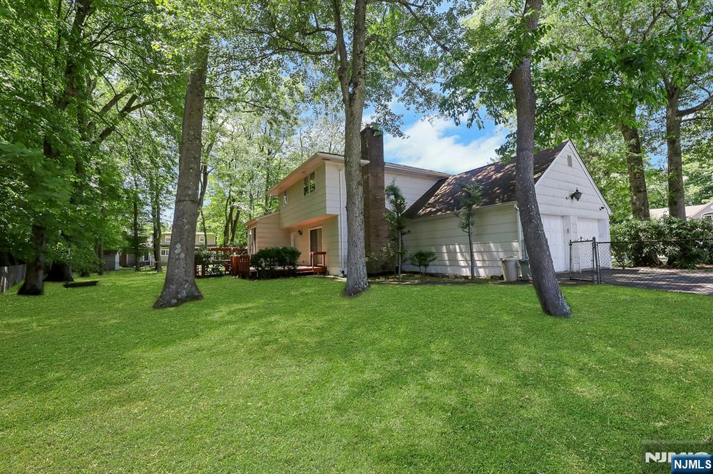 281 Rivara Court Ridgewood, NJ 07450 - Photo 2 of 41