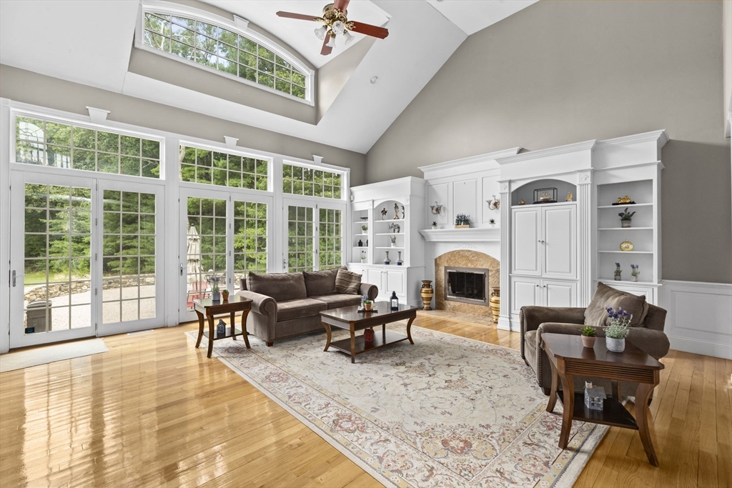 21 Crosswoods Path Walpole, MA 02081 - Photo 8 of 42