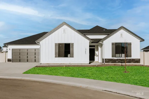 $469,990 | 867 Northeast Trailridge Court, Mountain Home, ID 83647